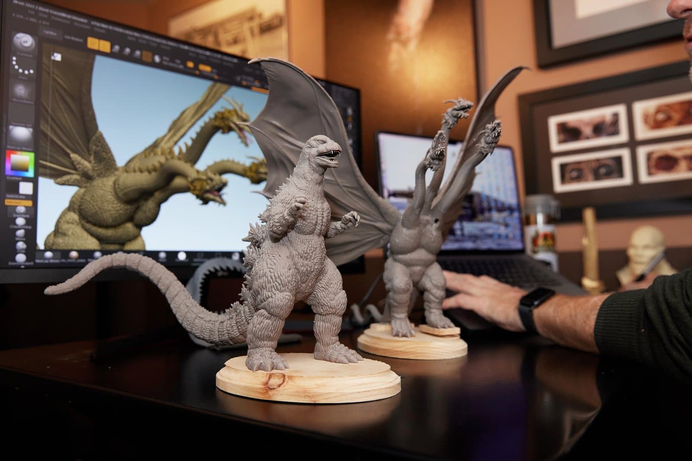 Nghệ sĩ kỹ thuật số Dave Grasso đã tạo ra các mô hình 3D cho Godzilla và King Ghidorah. Các bản mô hình phác thảo cũng như phần đầu của mỗi quái vật đều được in 3D theo đúng tỉ lệ yêu cầu.